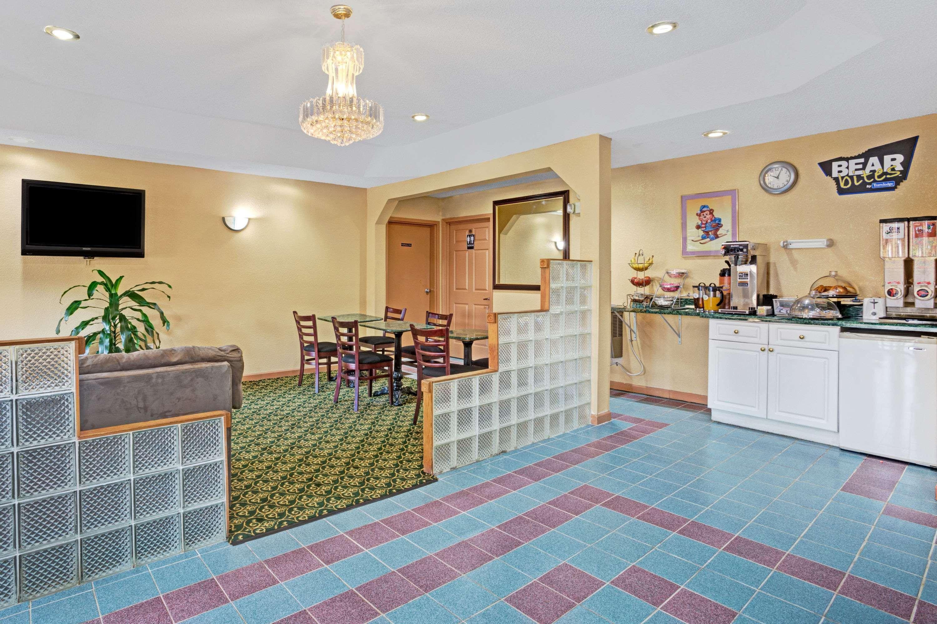 Travelodge By Wyndham Forest Park Atlanta South Exterior foto